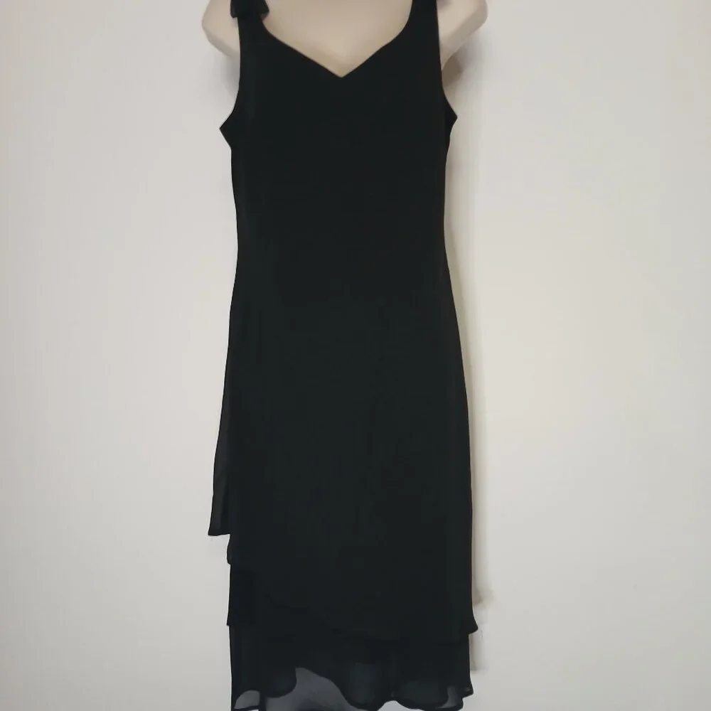UEC Dawn Joy Chiffon Dress Black V-Neck Sleeveless Handkerchief Hem Size 12 - Picture 4 of 13